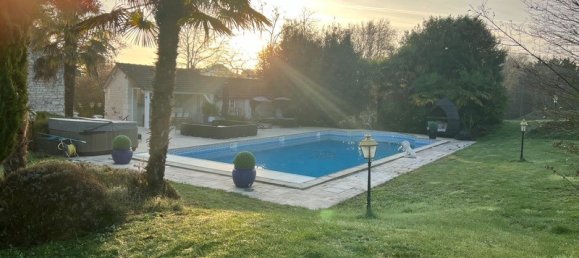 Замки и поместья с 6 спальнями в Шательро, Франция № 293765 15