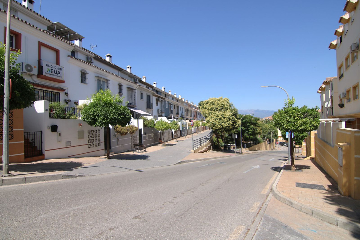 Apartamento de 3 dormitorios en Coín, Spain No. 273440