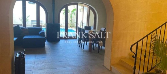 4 bedrooms House in Zebbug, Malta No. 6110 4