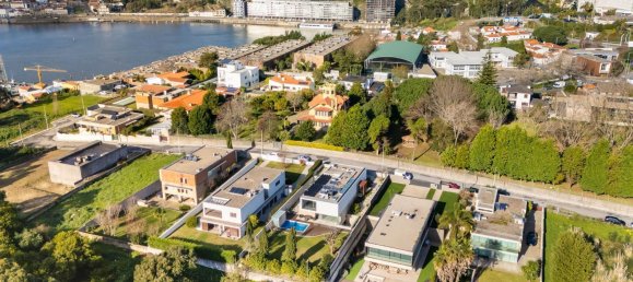 5 bedrooms Castles in Vila Nova de Gaia, Portugal No. 95466 5