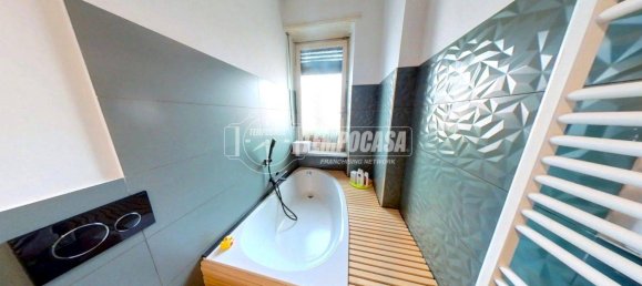 Apartamento de 2 dormitorios en Turin, Italy No. 304967 15