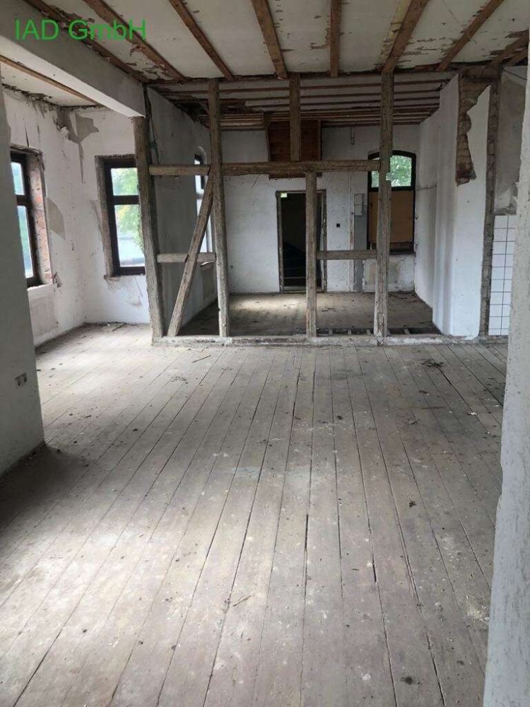 6 rooms Villa in Salzlandkreis, Germany No. 37596