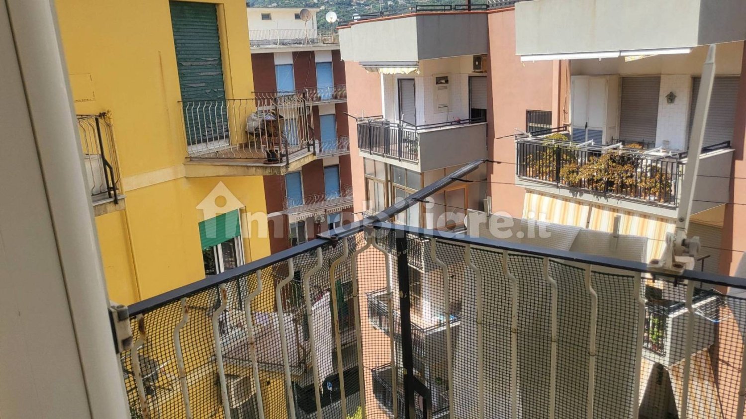 Apartamento de 2 dormitorios en Salerno, Italy No. 296674