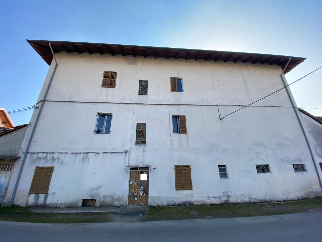 10 rooms House in San Giusto Canavese, Italy No. 7867