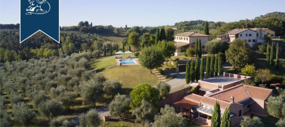 7 bedrooms Villa in Siena, Italy No. 362931 11