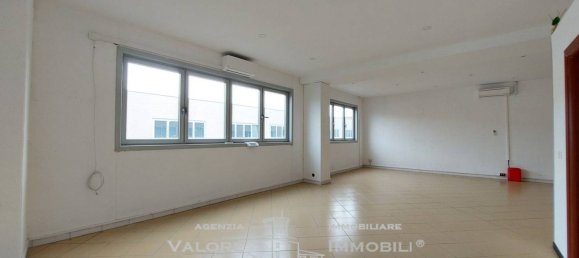 1 room Warehouse in Livorno, Italy No. 90903 8