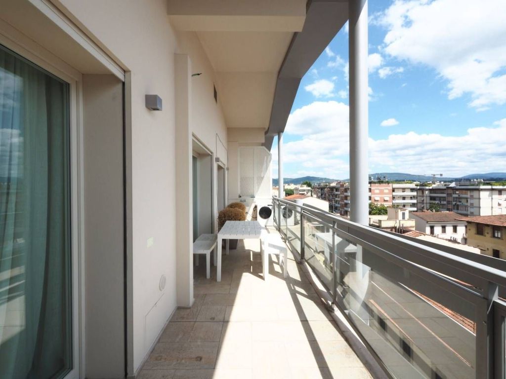 2 bedrooms Penthouse in Florence, Italy No. 63659