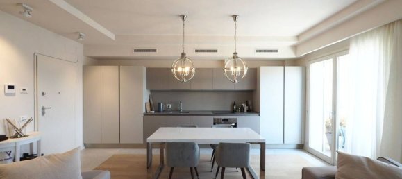 2 bedrooms Penthouse in Florence, Italy No. 63659 2