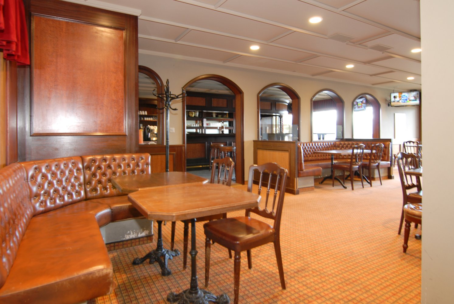 Bar à Sion, Switzerland 139m² No. 334