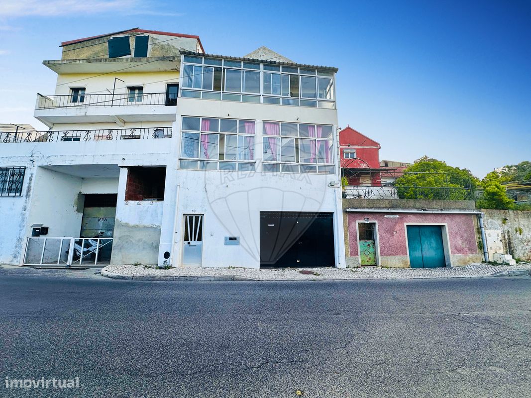 9 bedrooms Building in Loures, Portugal No. 201281