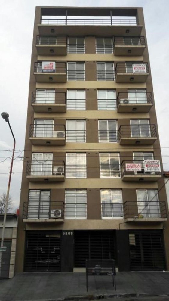 Studio in Tres de Febrero, Argentina No. 14990