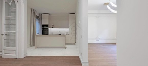 4 bedrooms Apartment in Eixample, Spain No. 58649 8