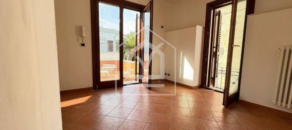 2 bedrooms House in Triggiano, Italy No. 76172 4