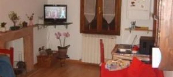 2 rooms Apartment in Montevarchi, Italy No. 237647 2