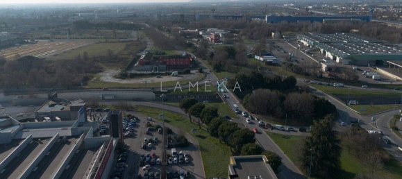 360m² Office in Brescia, Italy No. 4961 9