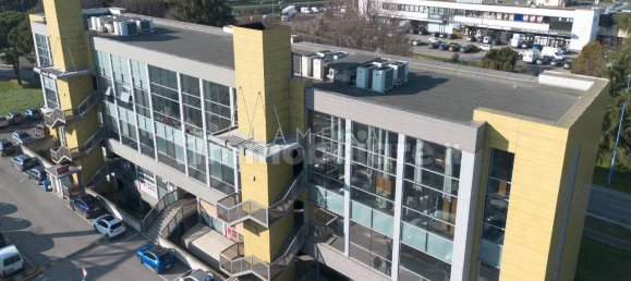 360m² Office in Brescia, Italy No. 4961 2