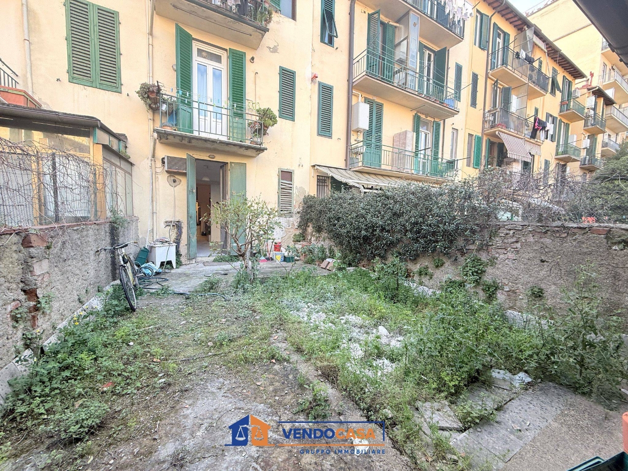 3 rooms Apartment in Florence, Italy No. 146254