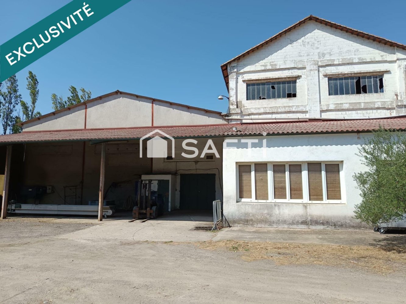 1099m² Commercial property in Occitanie, France No. 354365
