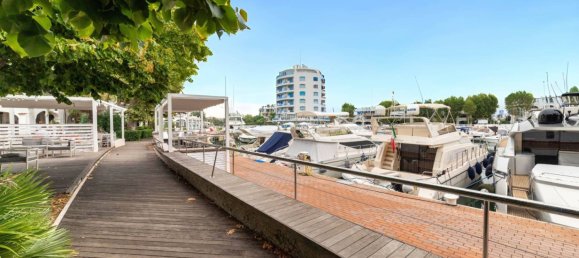 1 room Commercial property in Misano Adriatico, Italy No. 341214 12