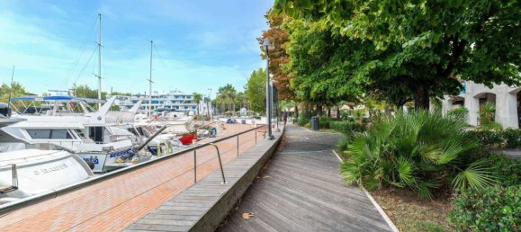 1 room Commercial property in Misano Adriatico, Italy No. 341214 14