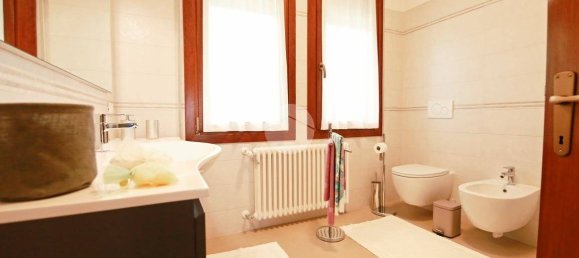 3 bedrooms Villa in Preganziol, Italy No. 302525 9