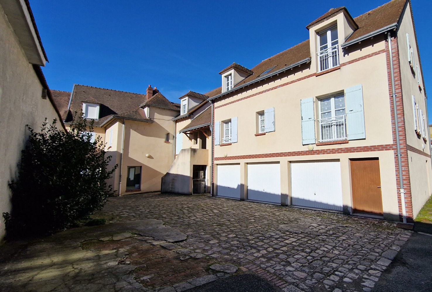 2 bedrooms Apartment in Maintenon, France No. 70943