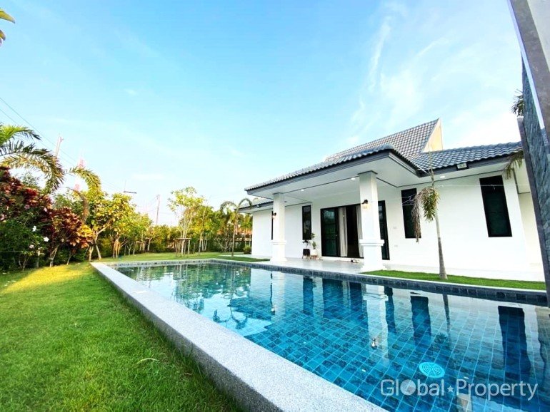 Дом с 4 спальнями в Паттайя, Таиланд № 61436