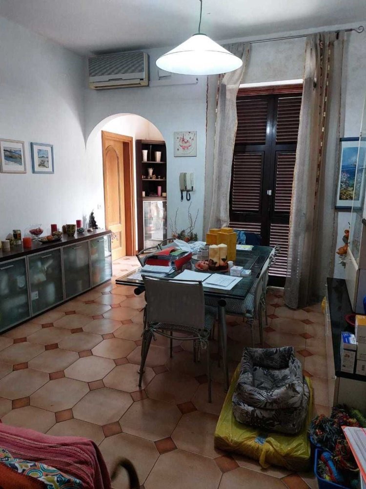 6 rooms House in Castelnuovo Magra, Italy No. 273808
