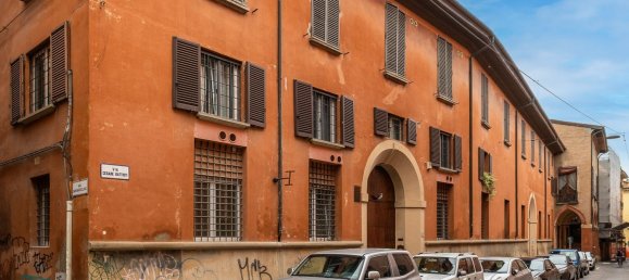 10 rooms Apartment in Bologna, Italy No. 125901 4