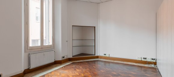 10 rooms Apartment in Bologna, Italy No. 125901 17