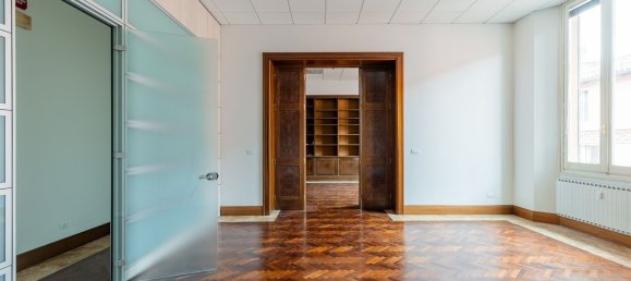 10 rooms Apartment in Bologna, Italy No. 125901 3