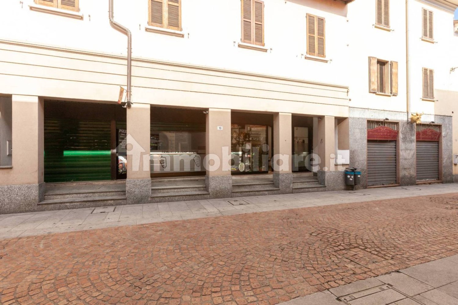 4غرفة عقار تجاري في Tradate, Italy رقم 346658