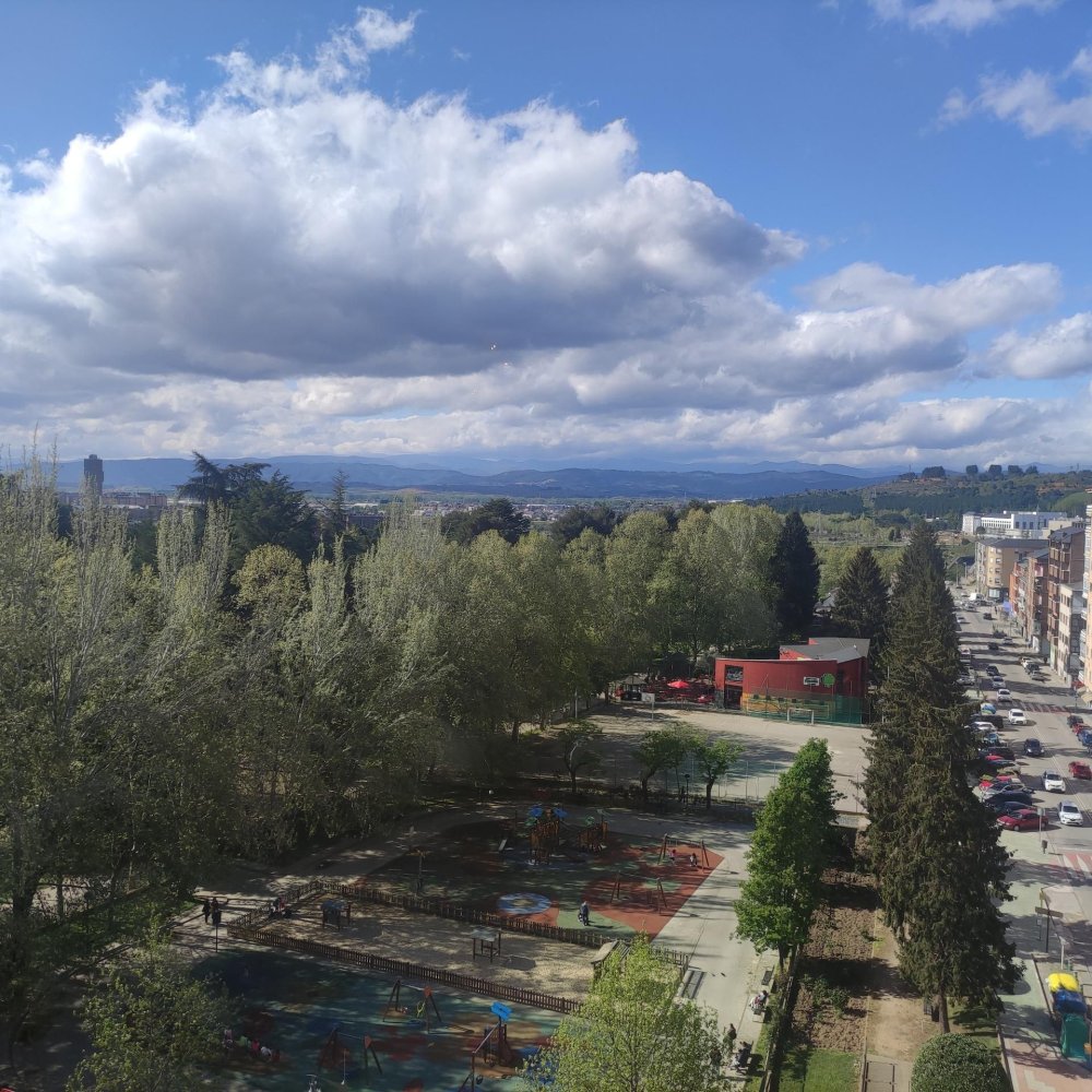 Квартира с 4 спальнями в Леон, Испания № 66424