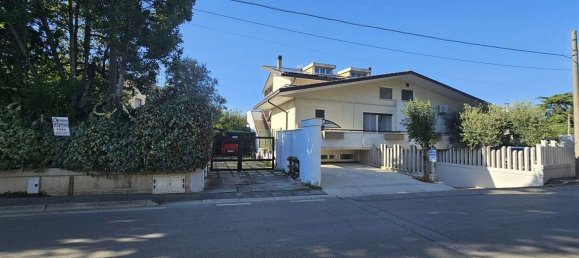 Villa de 10 dormitorios en Lanciano, Italy No. 373553 5