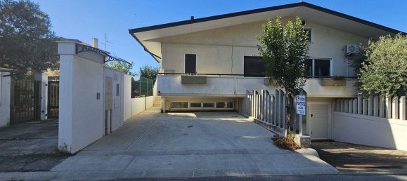 Villa de 10 dormitorios en Lanciano, Italy No. 373553 22