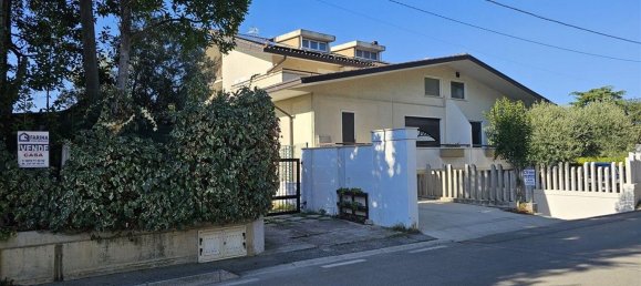 Villa de 10 dormitorios en Lanciano, Italy No. 373553 16