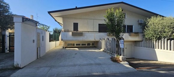Villa de 10 dormitorios en Lanciano, Italy No. 373553 23