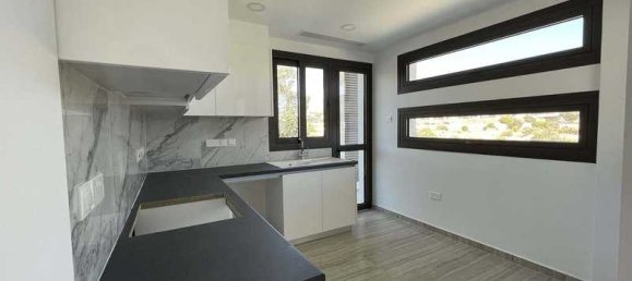 2 bedrooms Apartment in Germasogeia, Cyprus No. 12065 3