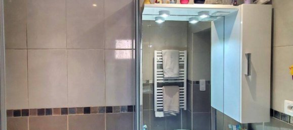 2 bedrooms House in Villeneuve-le-Roi, France No. 331838 14