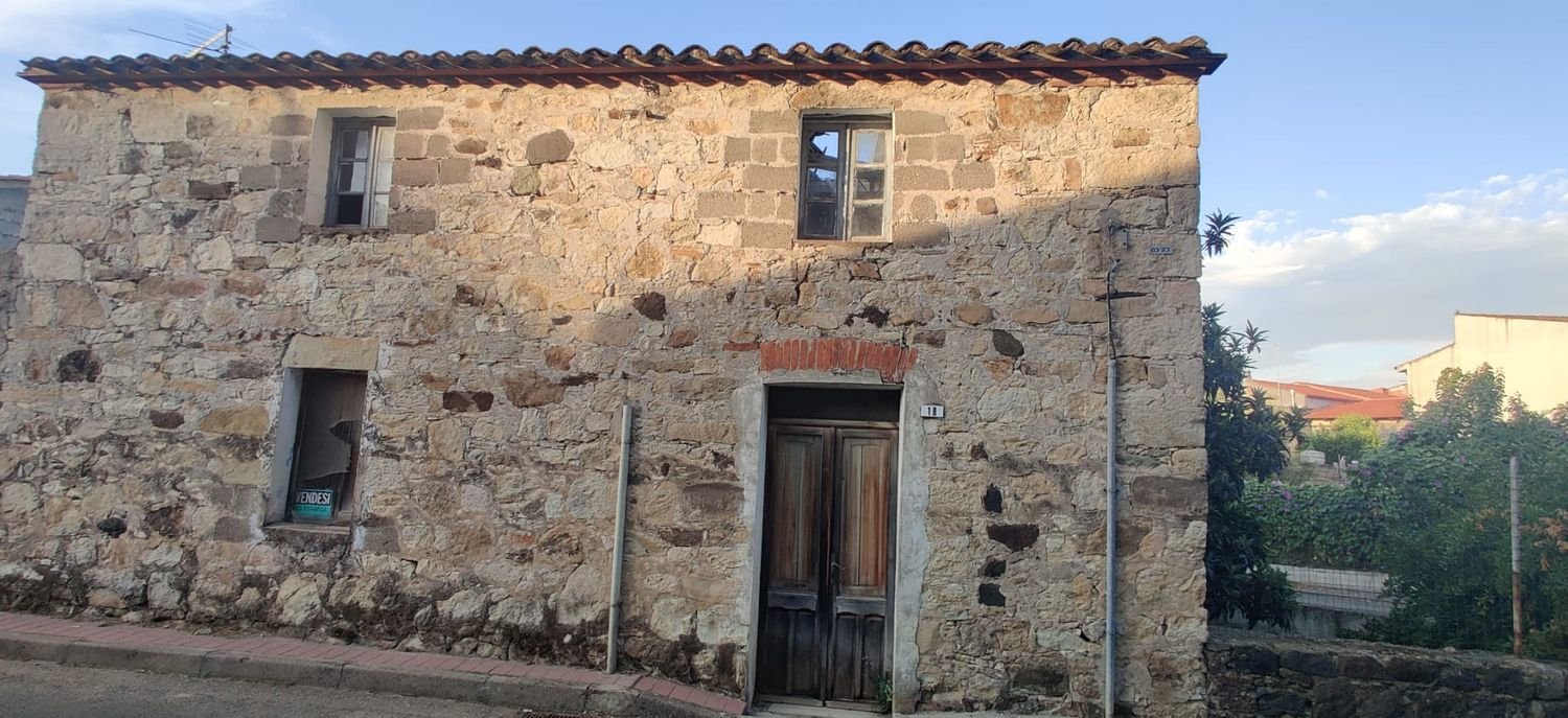 6 rooms House in Villaurbana, Italy No. 253268