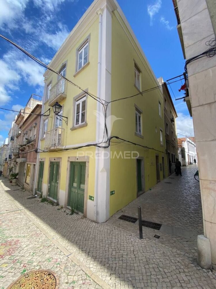 241m² Building in Setubal, Portugal No. 106188