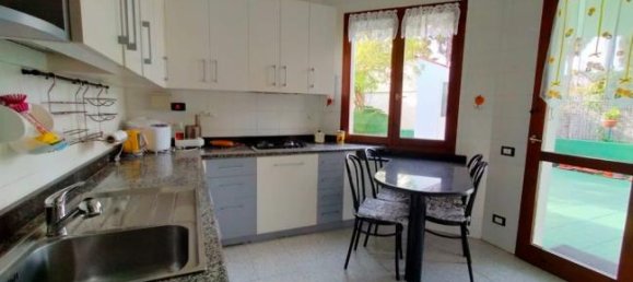 4 bedrooms Villa in Capoterra, Italy No. 358192 7