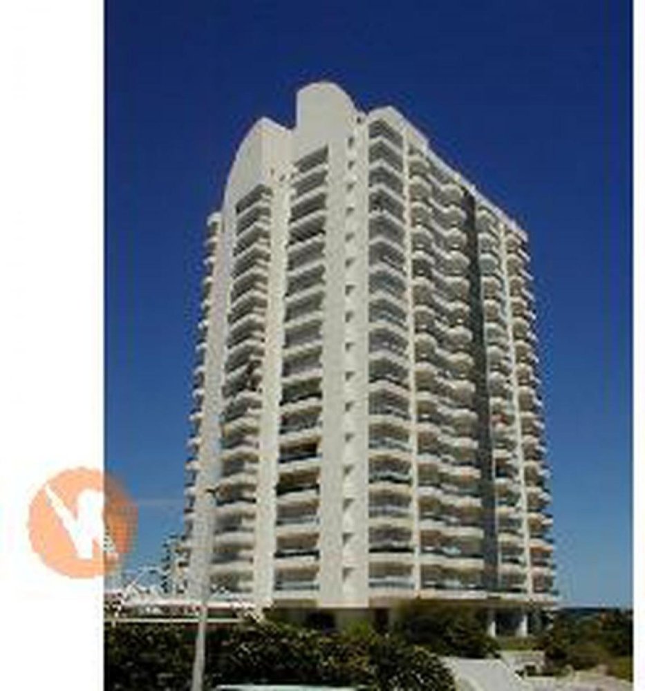 Apartamento de 3 dormitorios en Maldonado, Uruguay No. 9692