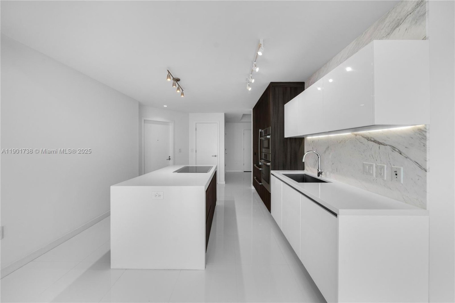 1 dormitorio propiedad comercial en venta en Miami, Miami-Dade, Florida, USA № 615885