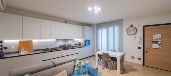 2 rooms Apartment in Carobbio degli Angeli, Italy No. 223461 4