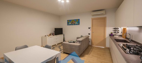 2 rooms Apartment in Carobbio degli Angeli, Italy No. 223461 2