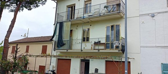 13 rooms Apartment in Macerata, Italy No. 157302 2