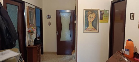 13 rooms Apartment in Macerata, Italy No. 157302 5
