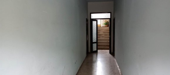 13 rooms Apartment in Macerata, Italy No. 157302 3