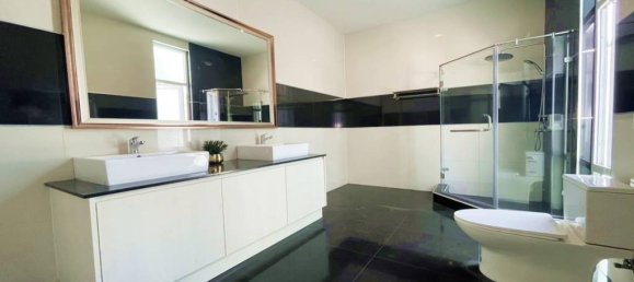 Villa de 3 dormitorios en Hua Hin, Thailand No. 24787 2